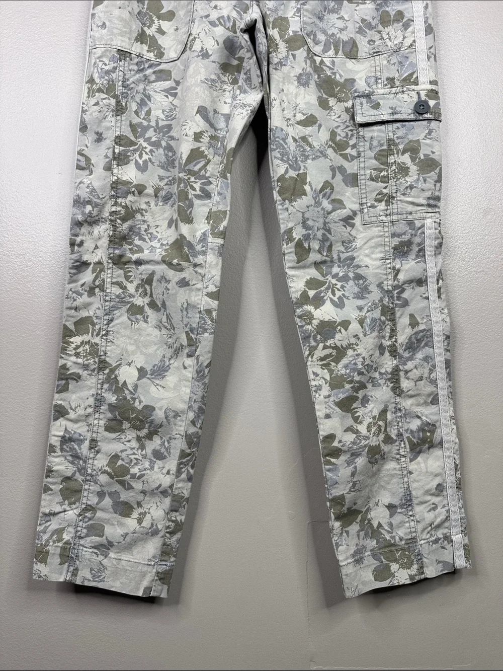 HEI HEI Anthropologie Floral Straight Leg Pants - Women's Size 2 Small Utility
